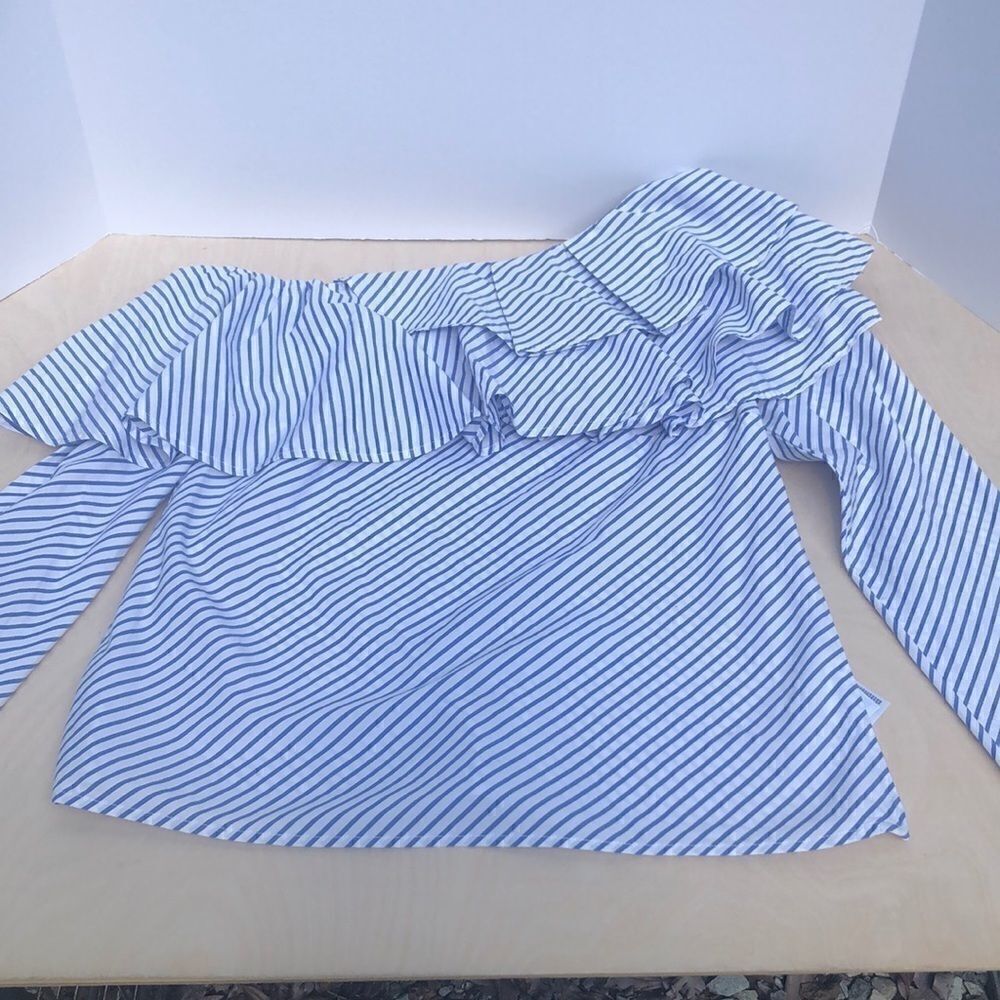Gap One-Shoulder Ruffle Top   - Picture 2 of 8